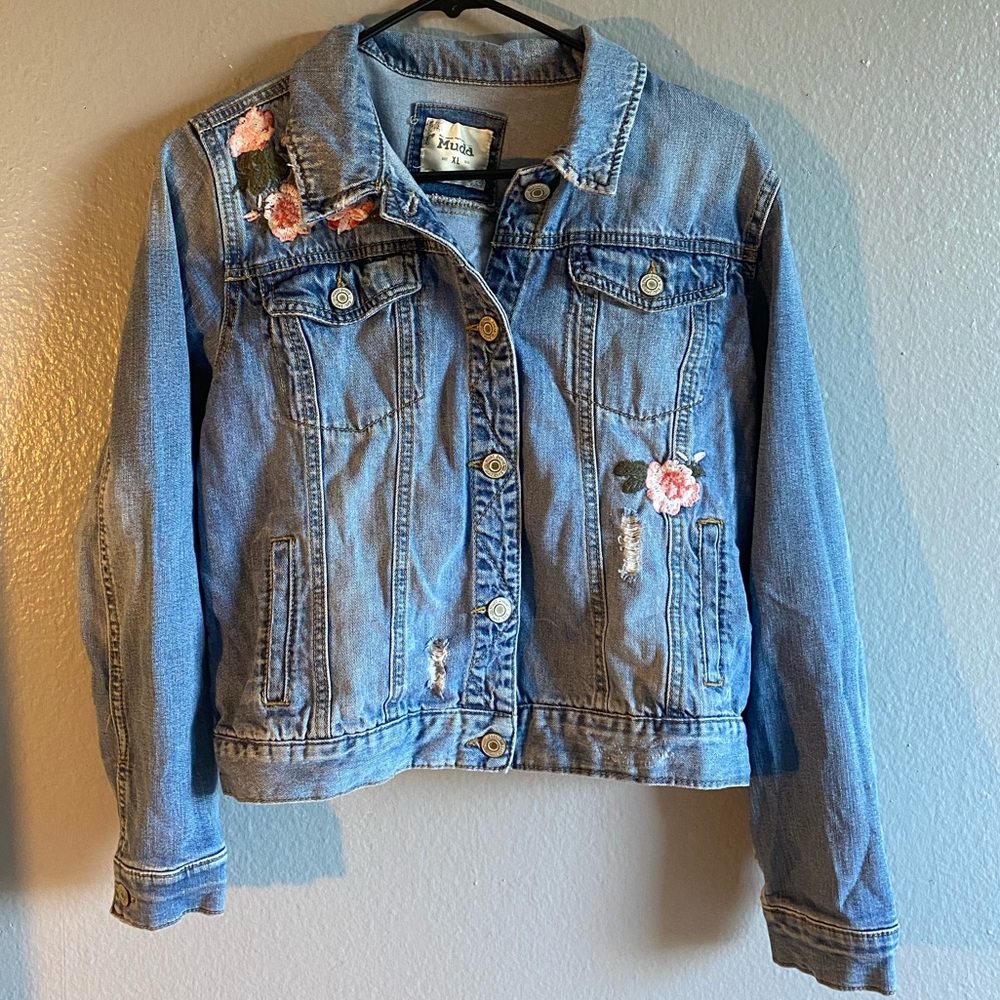 Mudd Embroidered Floral Distressed Jean Jacket Size